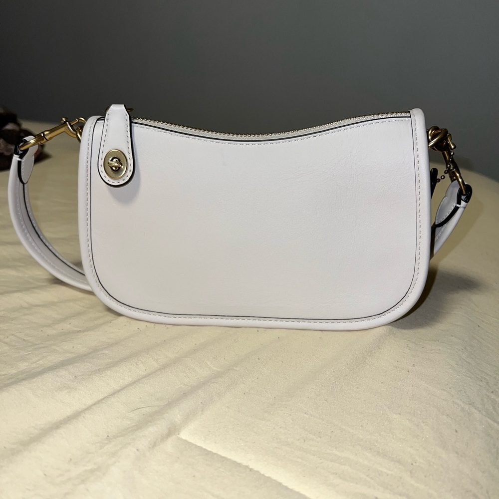 Coach Swinger 20 in Chalk w Brass